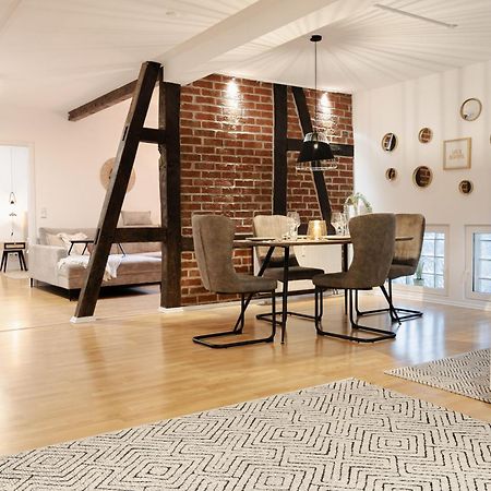 Jasta Homes Altstadt, Zentral, Ueberdachter Parkplatz, Netflix, Vollausstattung, Loft, Modern Und Komfort Hamelin Extérieur photo