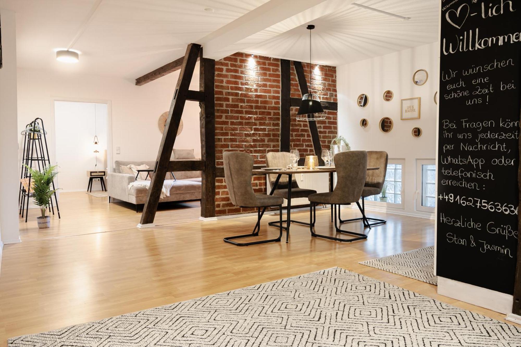 Jasta Homes Altstadt, Zentral, Ueberdachter Parkplatz, Netflix, Vollausstattung, Loft, Modern Und Komfort Hamelin Extérieur photo